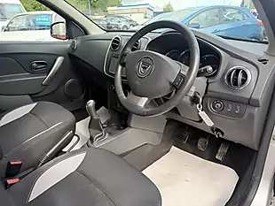Used 2015 Dacia Sandero Stepway Laureate Silver - Interior and Exterior details 15