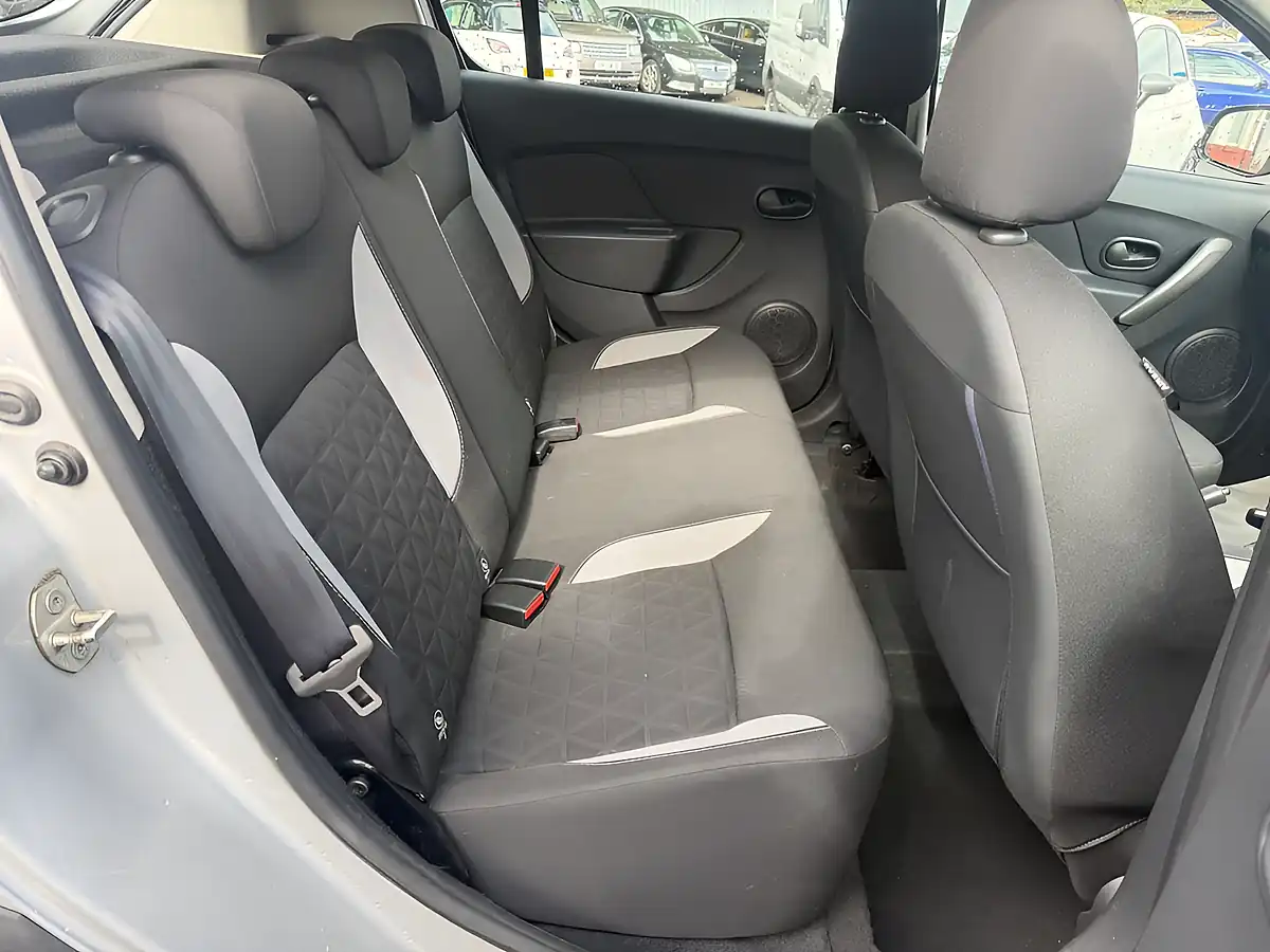 Used 2015 Dacia Sandero Stepway Laureate Silver - Interior and Exterior details 16