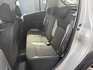 Used 2015 Dacia Sandero Stepway Laureate Silver - Interior and Exterior details 17