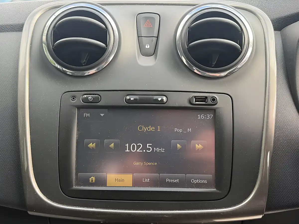Used 2015 Dacia Sandero Stepway Laureate Silver - Interior and Exterior details 18