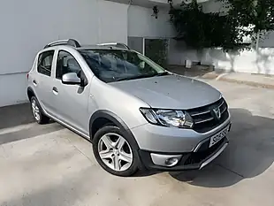 Used 2015 Dacia Sandero Stepway Laureate Silver - Interior and Exterior details 2