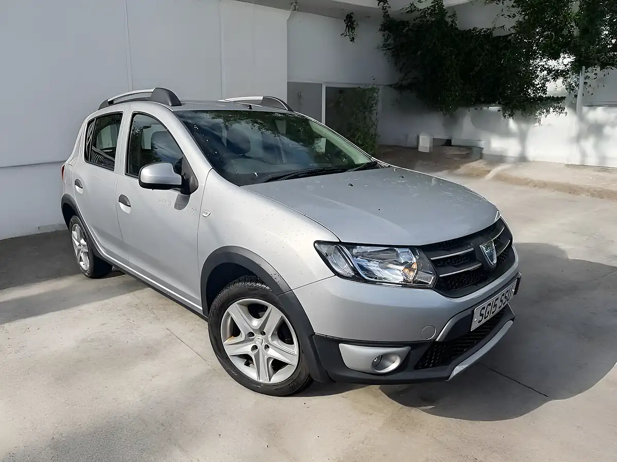 Used 2015 Dacia Sandero Stepway Laureate Silver - Interior and Exterior details 2