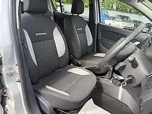 Used 2015 Dacia Sandero Stepway Laureate Silver - Interior and Exterior details 20