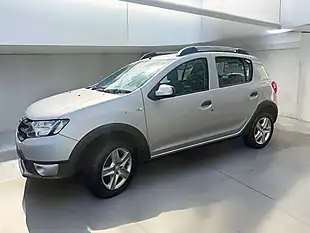 Used 2015 Dacia Sandero Stepway Laureate Silver - Interior and Exterior details 3