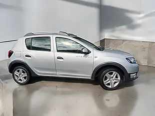 Used 2015 Dacia Sandero Stepway Laureate Silver - Interior and Exterior details 7