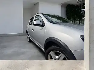 Used 2015 Dacia Sandero Stepway Laureate Silver - Interior and Exterior details 9