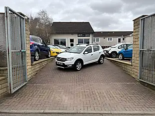 Used 2015 Dacia Sandero Stepway Laureate White - Interior and Exterior details 3