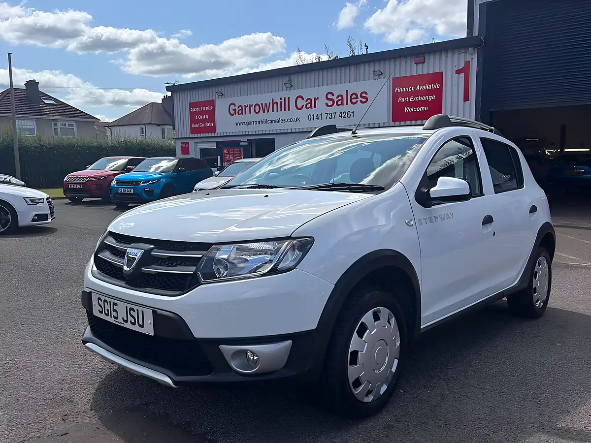 Used 2015 Dacia Sandero Stepway Laureate White - Front View