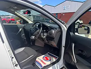 Used 2015 Dacia Sandero Stepway Laureate White - Interior and Exterior details 10