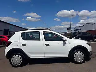 Used 2015 Dacia Sandero Stepway Laureate White - Interior and Exterior details 4