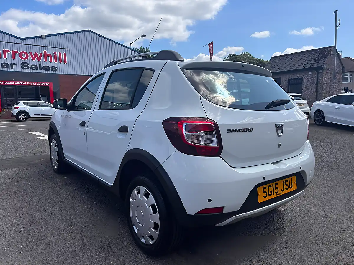 Used 2015 Dacia Sandero Stepway Laureate White - Interior and Exterior details 7