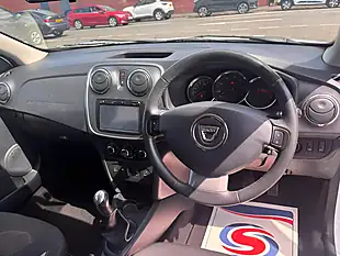 Used 2015 Dacia Sandero Stepway Laureate White - Interior and Exterior details 9