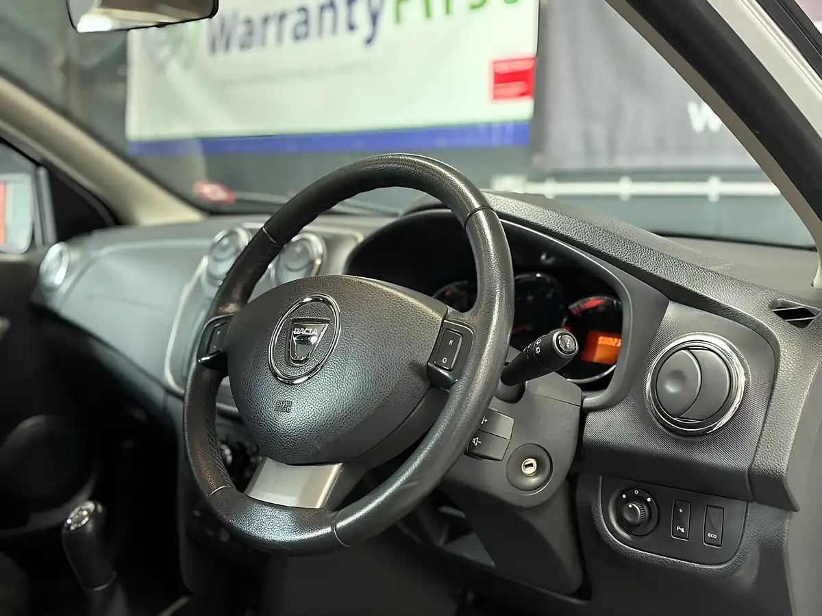 Used 2015 Dacia Sandero Stepway Laureate White - Interior and Exterior details 10
