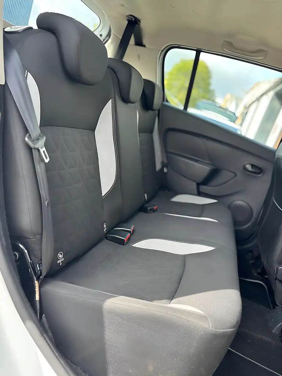 Used 2015 Dacia Sandero Stepway Laureate White - Interior and Exterior details 12