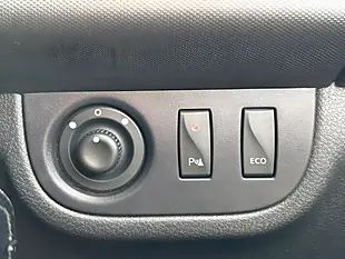 Used 2015 Dacia Sandero Stepway Laureate White - Interior and Exterior details 13