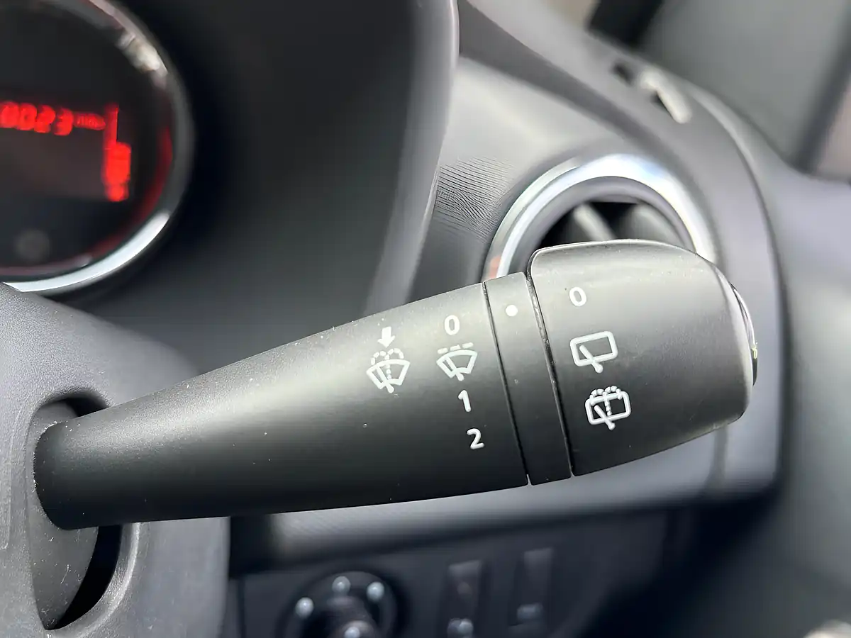 Used 2015 Dacia Sandero Stepway Laureate White - Interior and Exterior details 14