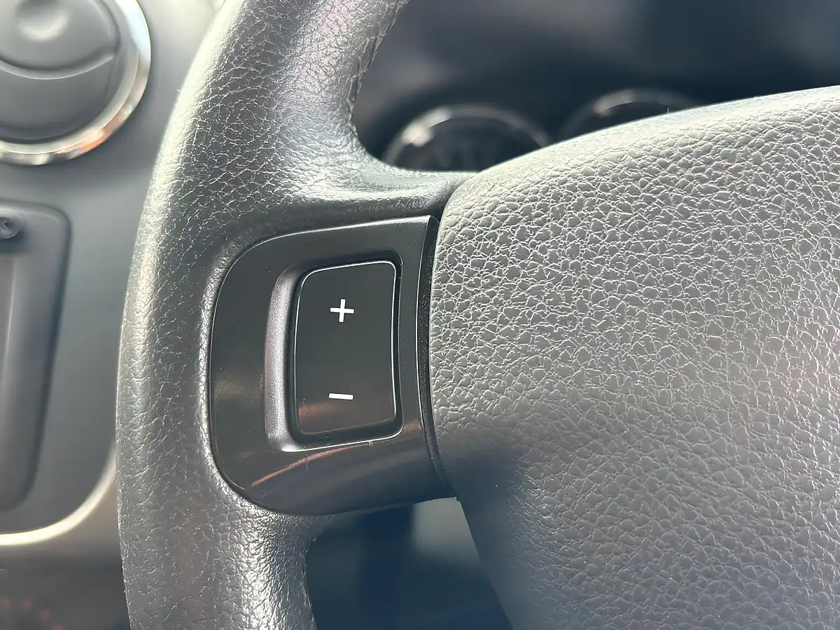 Used 2015 Dacia Sandero Stepway Laureate White - Interior and Exterior details 15