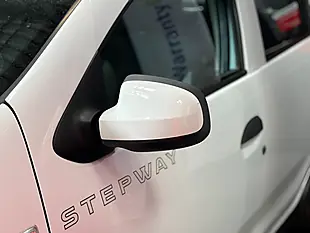 Used 2015 Dacia Sandero Stepway Laureate White - Interior and Exterior details 18