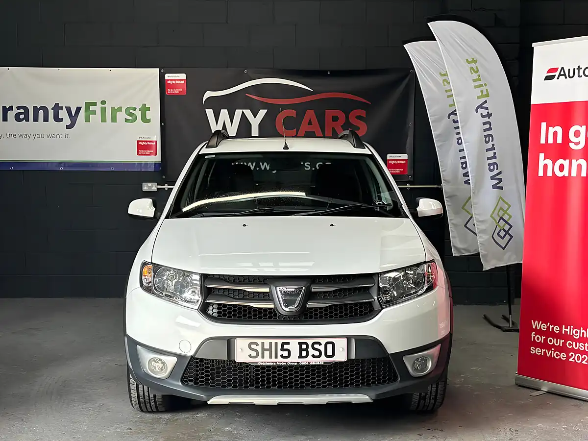 Used 2015 Dacia Sandero Stepway Laureate White - Interior and Exterior details 2