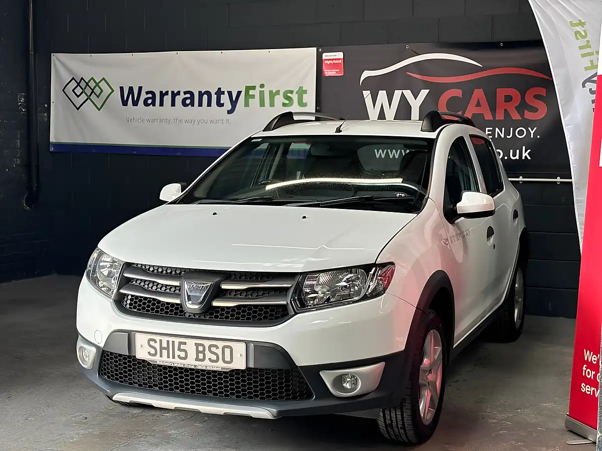 Used 2015 Dacia Sandero Stepway Laureate White - Interior and Exterior details 3