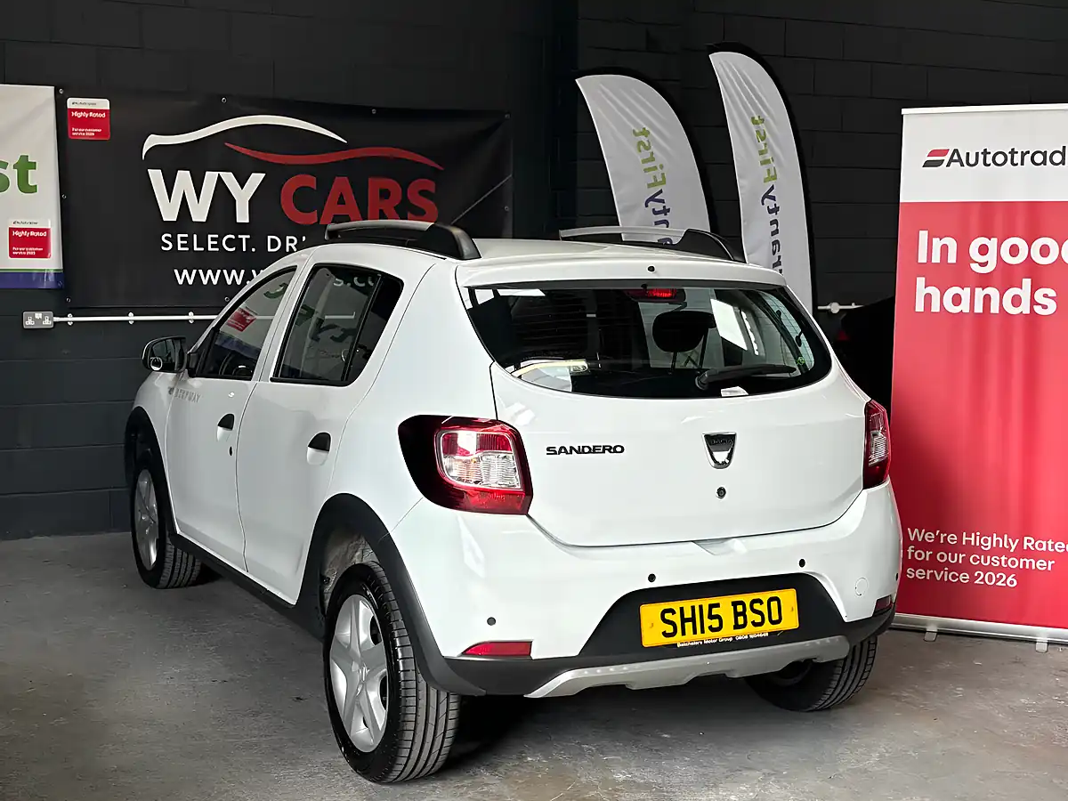 Used 2015 Dacia Sandero Stepway Laureate White - Interior and Exterior details 6