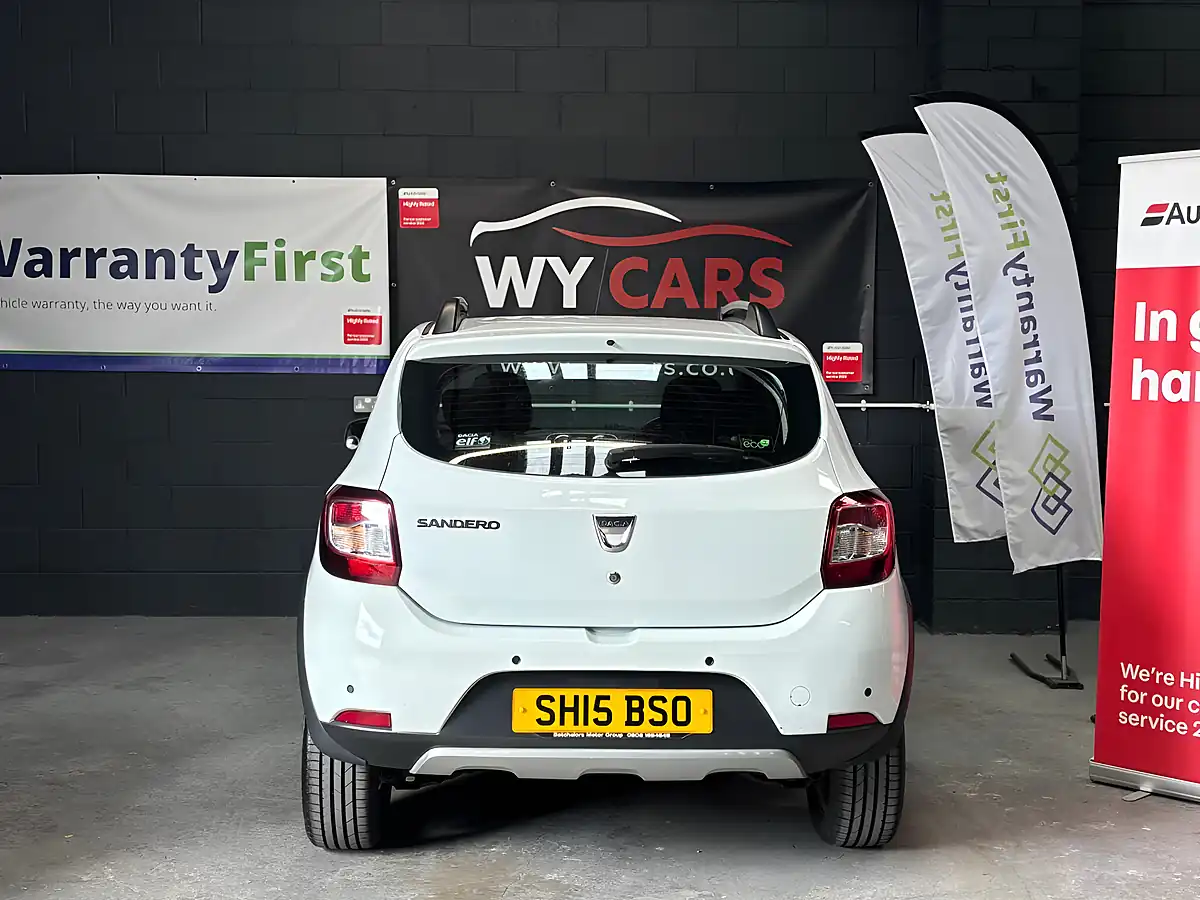 Used 2015 Dacia Sandero Stepway Laureate White - Interior and Exterior details 7