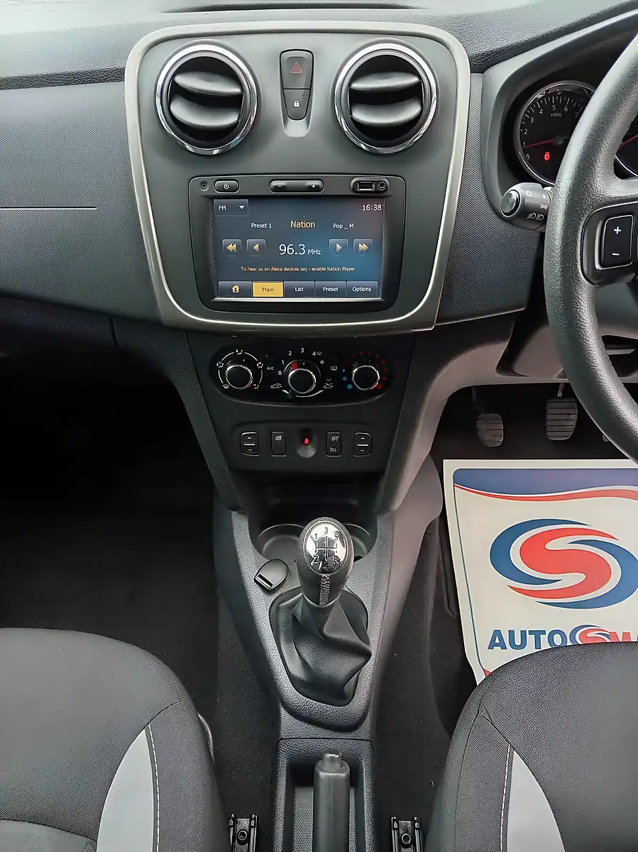 Used 2015 Dacia Sandero Stepway Laureate White - Interior and Exterior details 12