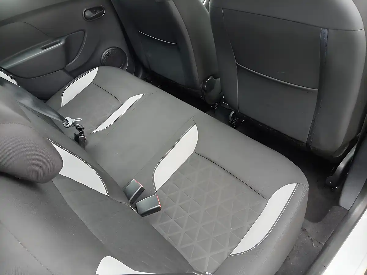 Used 2015 Dacia Sandero Stepway Laureate White - Interior and Exterior details 2
