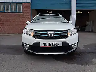 Used 2015 Dacia Sandero Stepway Laureate White - Interior and Exterior details 4