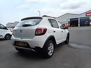 Used 2015 Dacia Sandero Stepway Laureate White - Interior and Exterior details 5