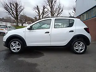 Used 2015 Dacia Sandero Stepway Laureate White - Interior and Exterior details 6