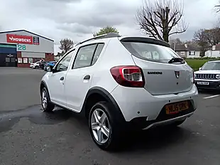 Used 2015 Dacia Sandero Stepway Laureate White - Interior and Exterior details 7