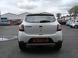 Used 2015 Dacia Sandero Stepway Laureate White - Interior and Exterior details 8