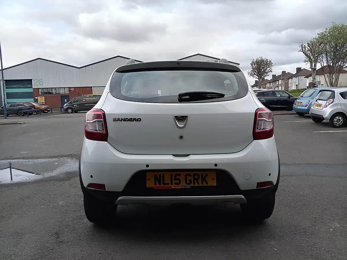 Used 2015 Dacia Sandero Stepway Laureate White - Interior and Exterior details 8