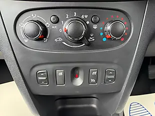 Used 2015 Dacia Sandero Stepway Laureate White - Interior and Exterior details 17