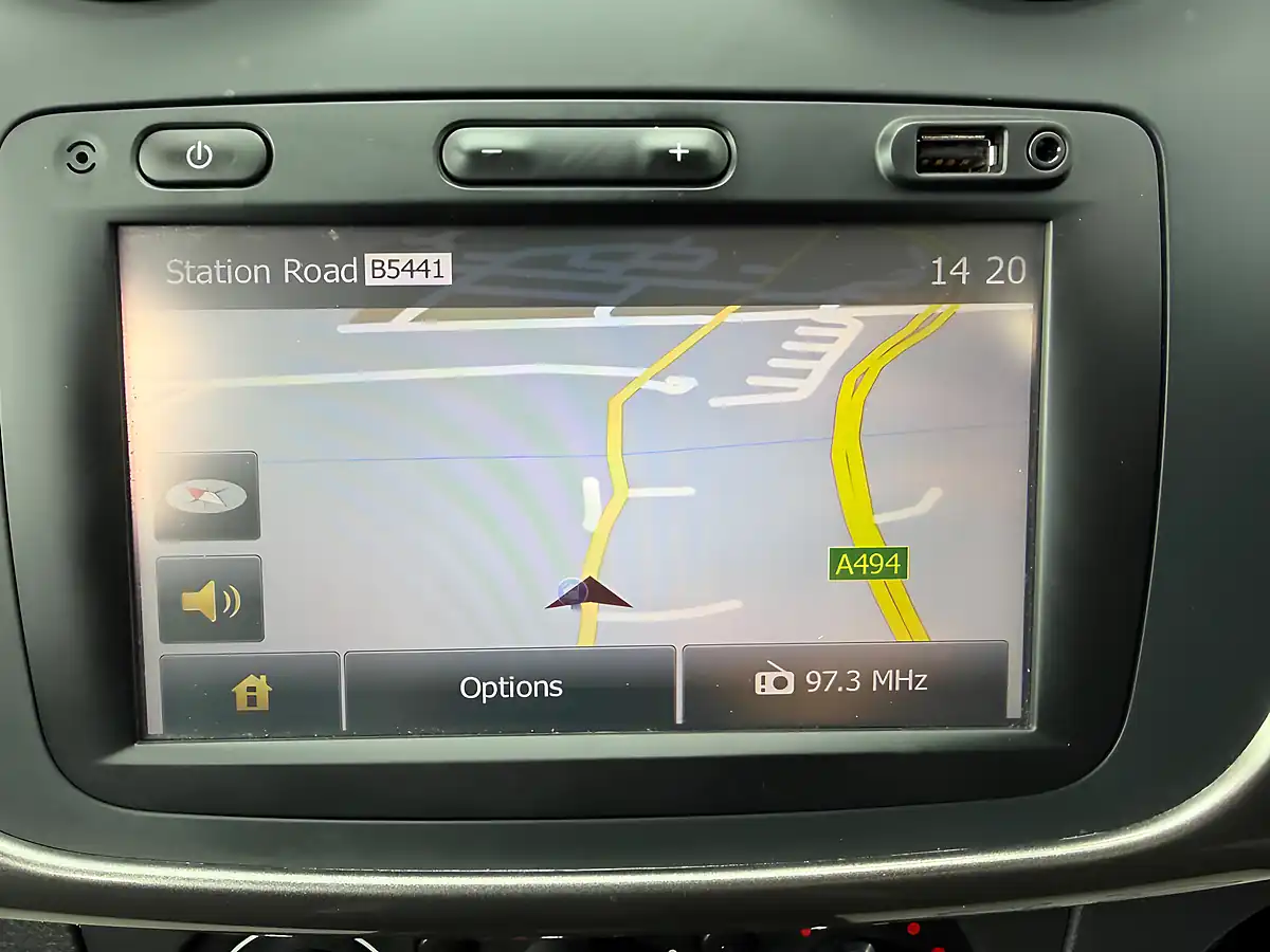 Used 2015 Dacia Sandero Stepway Laureate White - Interior and Exterior details 18