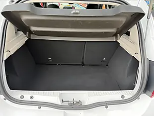 Used 2015 Dacia Sandero Stepway Laureate White - Interior and Exterior details 20