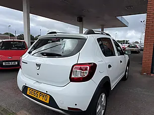 Used 2015 Dacia Sandero Stepway Laureate White - Interior and Exterior details 6