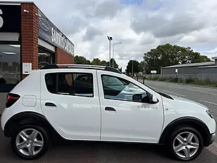 Used 2015 Dacia Sandero Stepway Laureate White - Interior and Exterior details 7