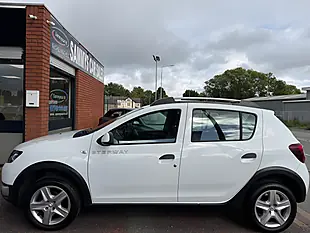 Used 2015 Dacia Sandero Stepway Laureate White - Interior and Exterior details 8