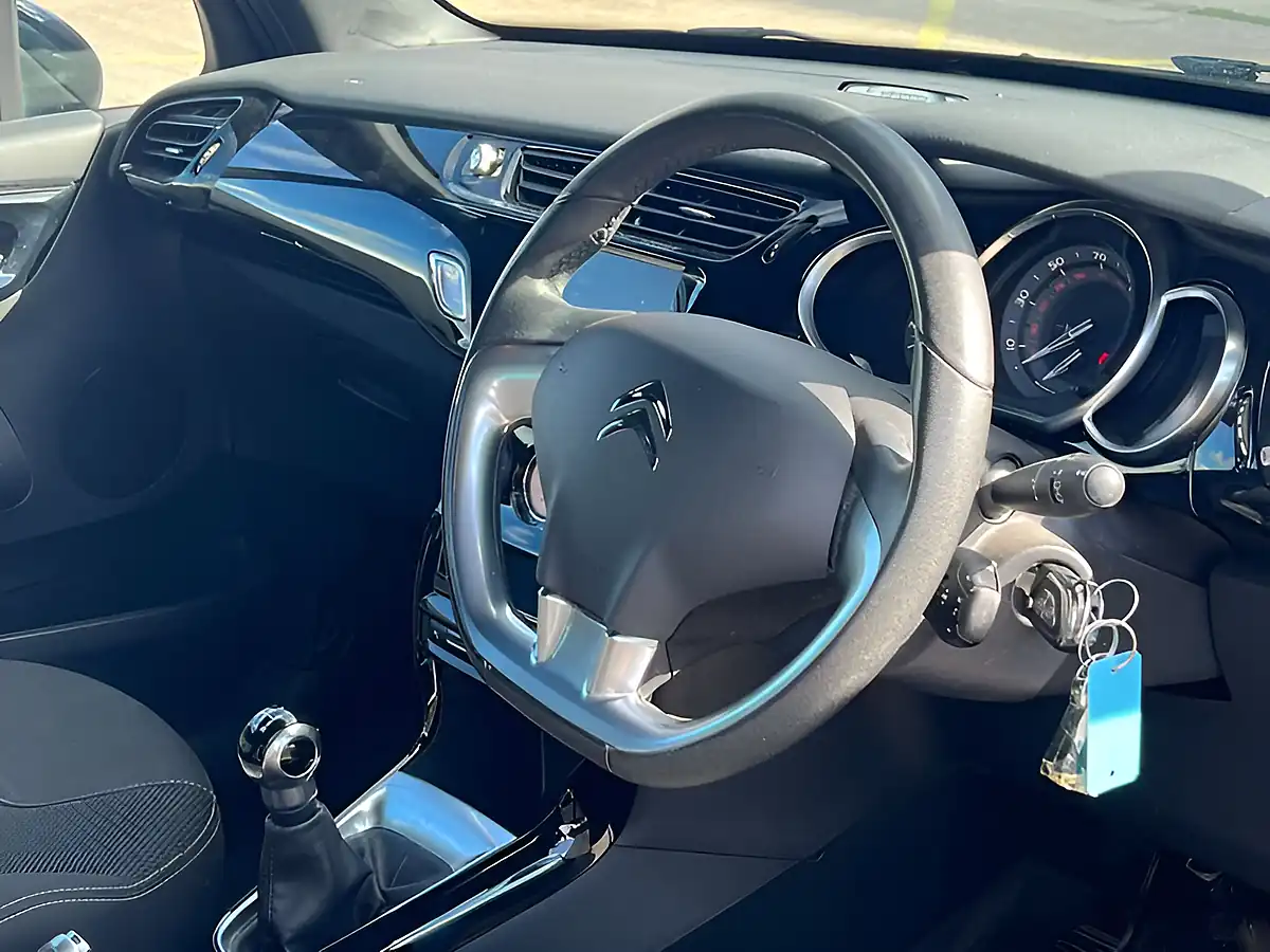 Used 2015 DS 3 D Style Nav Whisper Purple - Interior and Exterior details 13