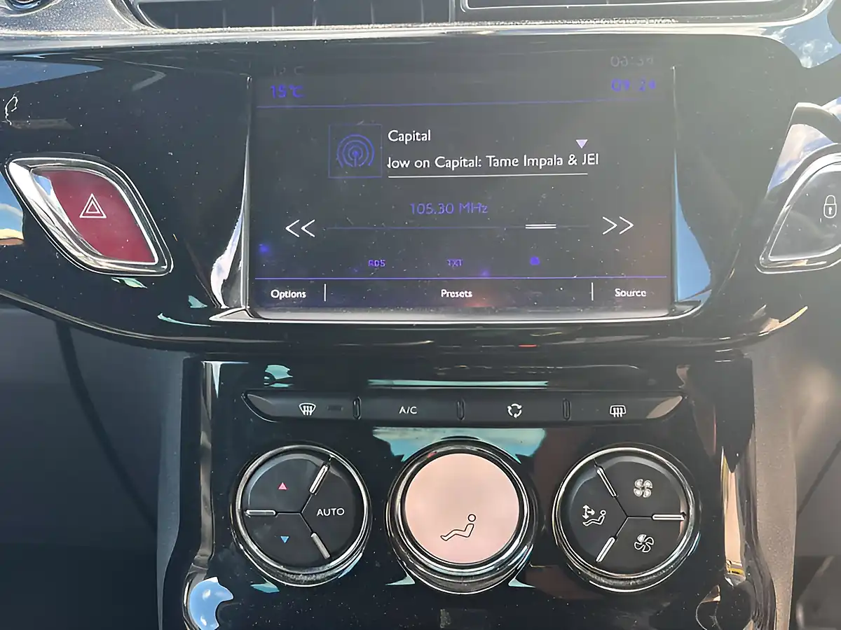 Used 2015 DS 3 D Style Nav Whisper Purple - Interior and Exterior details 15