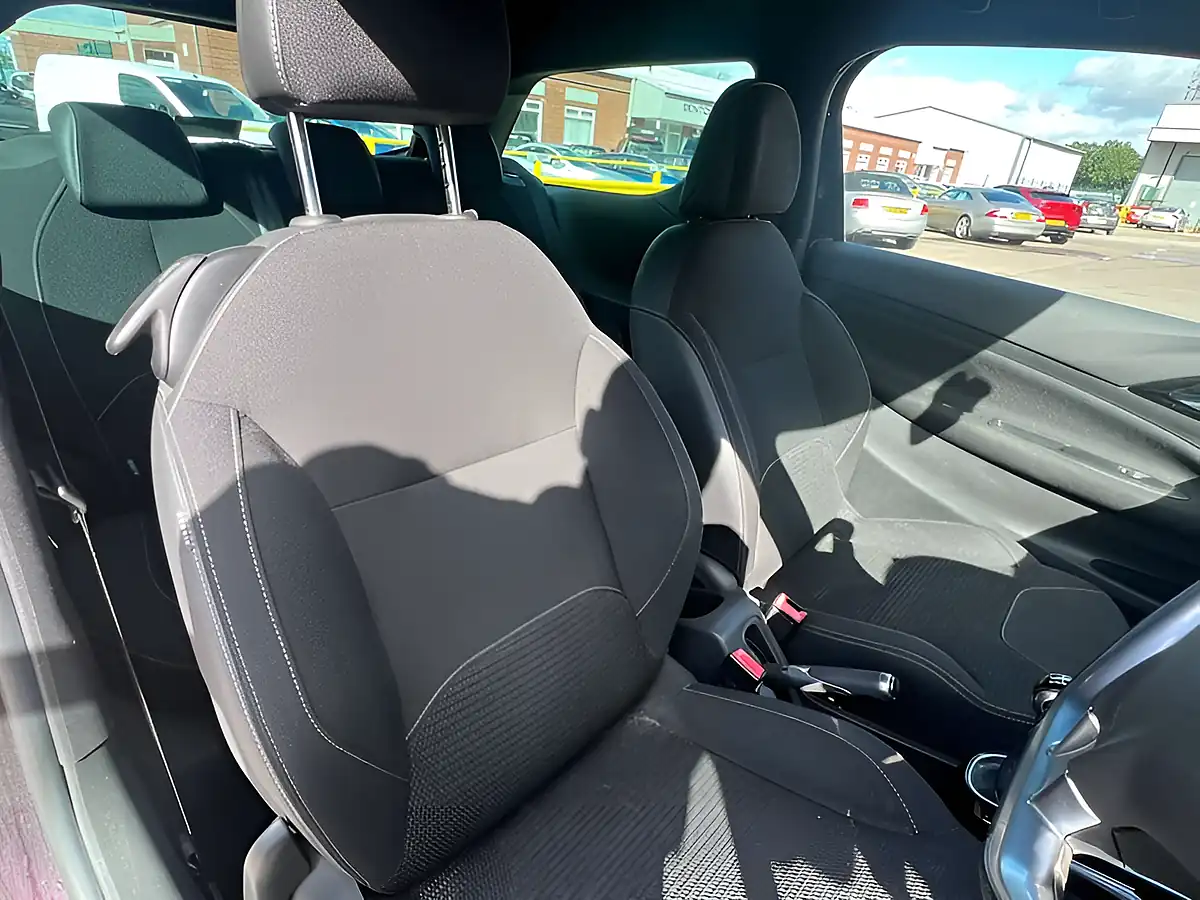 Used 2015 DS 3 D Style Nav Whisper Purple - Interior and Exterior details 16
