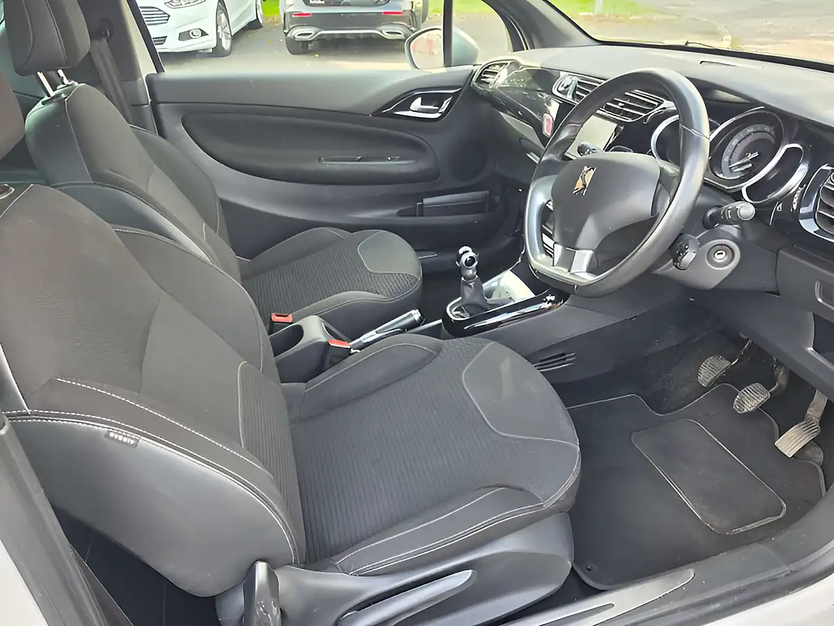 Used 2015 DS 3 D Style Nav White - Interior and Exterior details 10