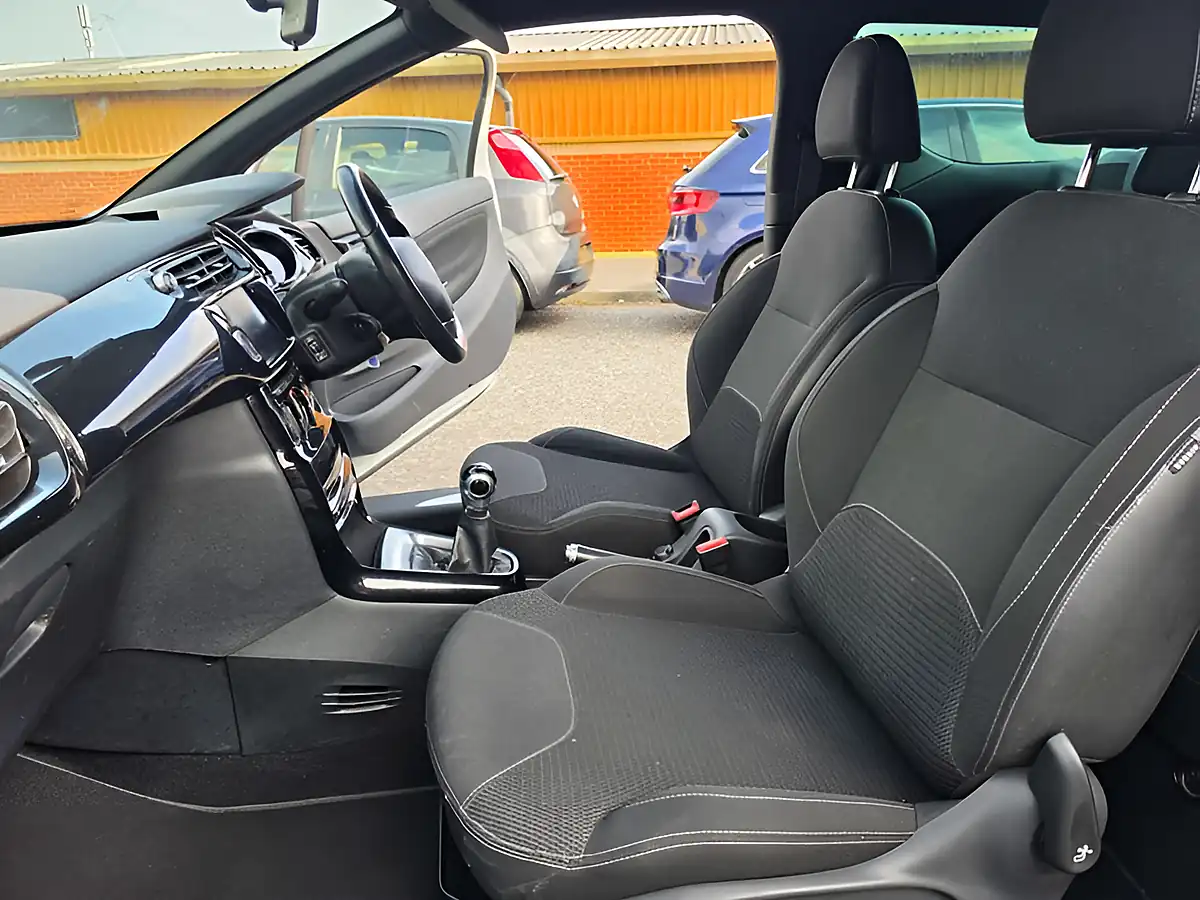 Used 2015 DS 3 D Style Nav White - Interior and Exterior details 19