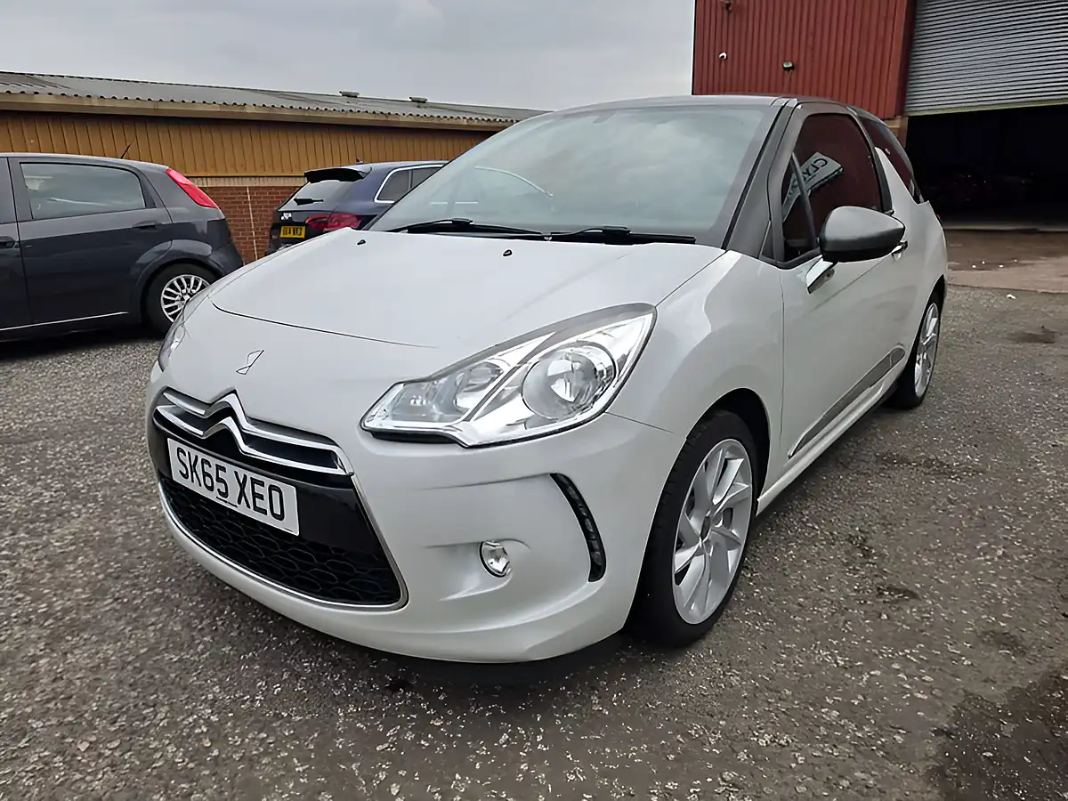 Used 2015 DS 3 D Style Nav White - Interior and Exterior details 3
