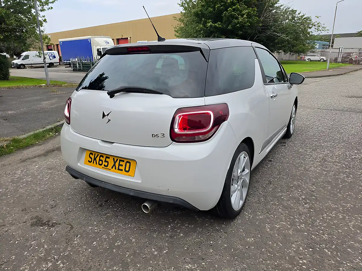 Used 2015 DS 3 D Style Nav White - Interior and Exterior details 8