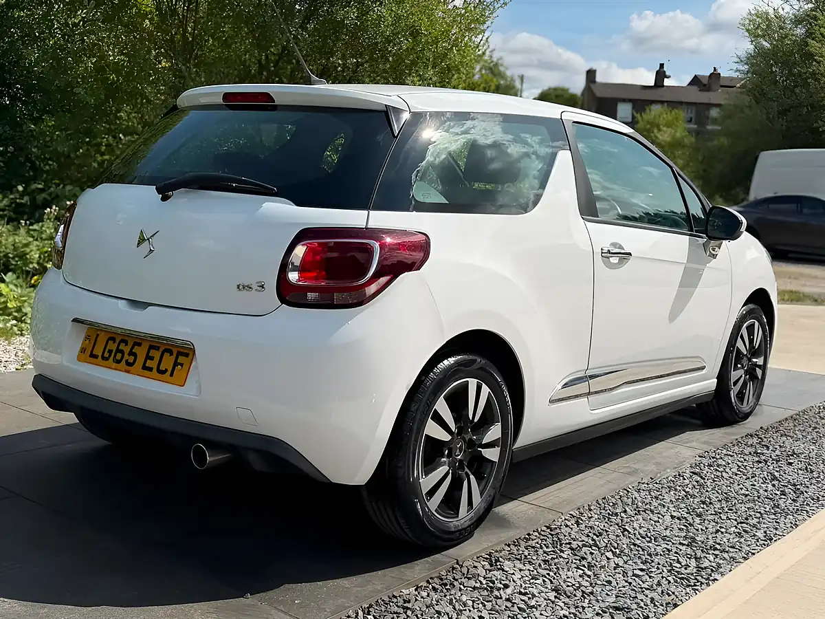 Used 2015 DS Automobiles DS 3 Dsign White - Interior and Exterior details 5