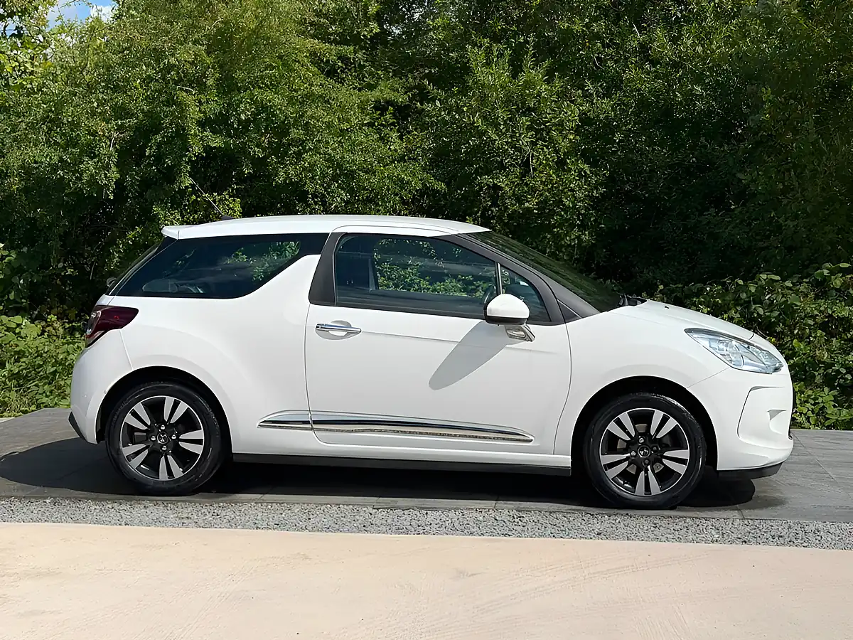 Used 2015 DS Automobiles DS 3 Dsign White - Interior and Exterior details 6