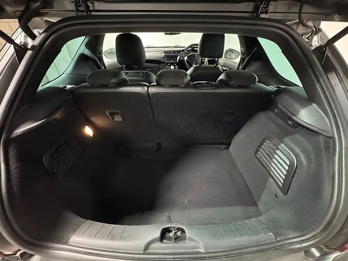 Used 2015 DS Automobiles DS 3 Dsport Grey - Interior and Exterior details 11